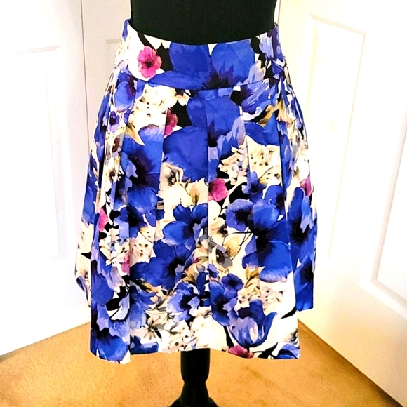 White House Black Market Dresses & Skirts - ☆ WHBM ☆ NWT Floral Fit & Flare Skirt Size 2